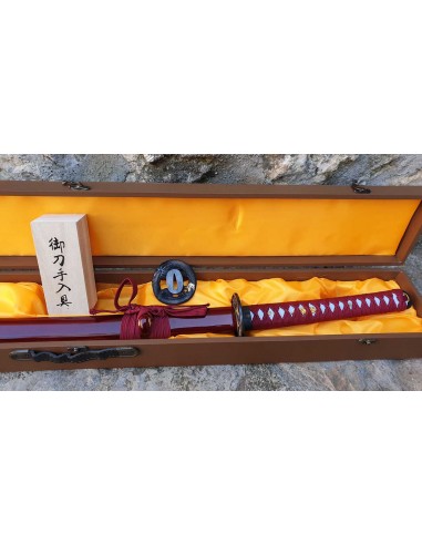 Katana roja con kit de limpieza funda caja y 2 tsubas